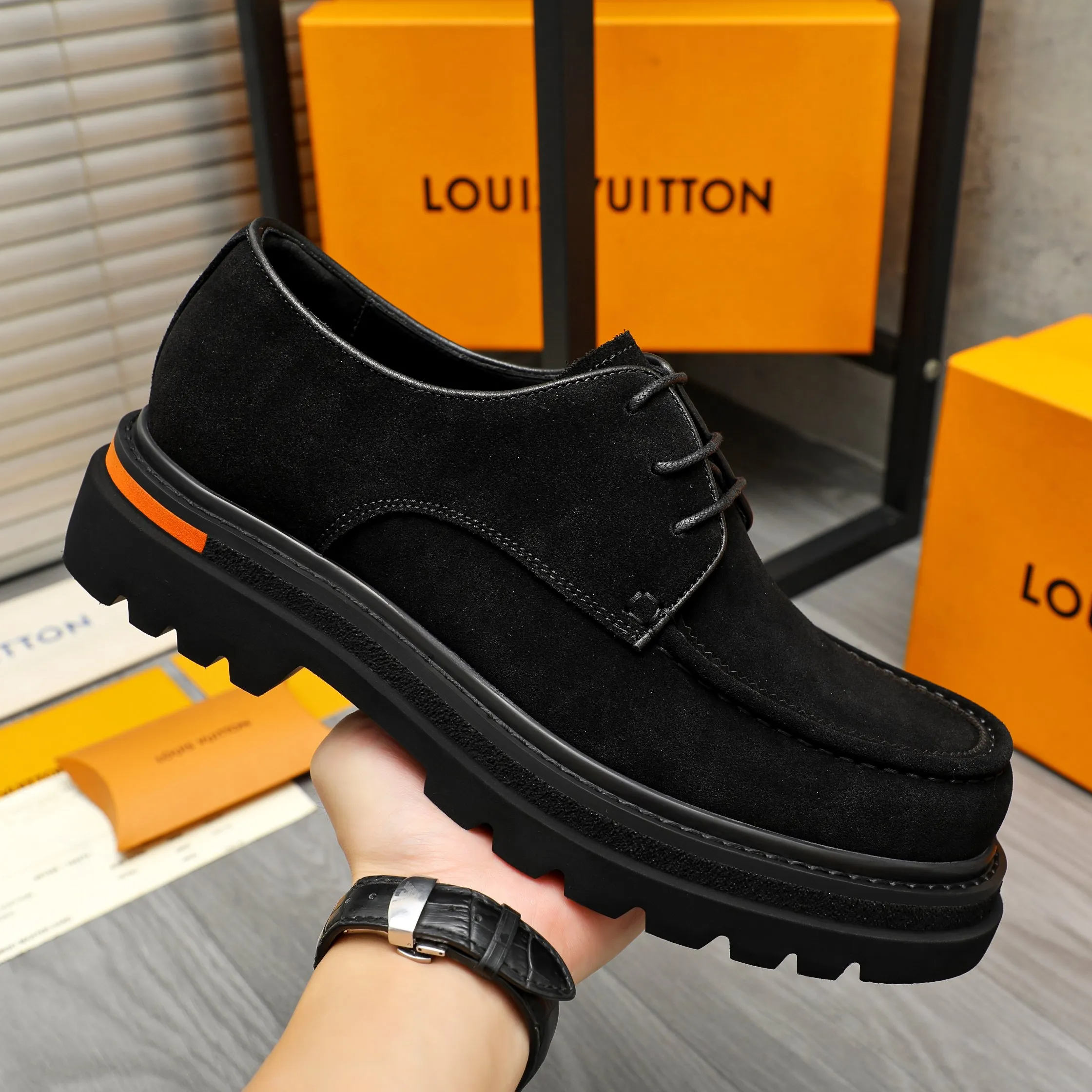 Men's shoes 💰620 Product trademark: LV "Louis Vuitton" business casual lace-up leather shoes Regular size: 37-46 Product materials: Selected high-quality frosted cowhide upper, pigskin lining, rubber outsole